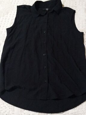 Uniqlo Black Sleeveless Button-Down Shirt